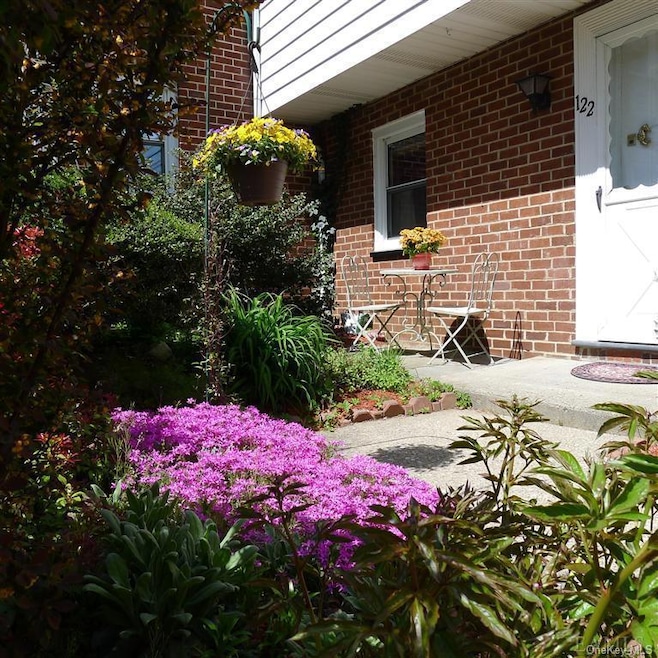 122 Charter Cir, Ossining, NY 10562 - photo 1