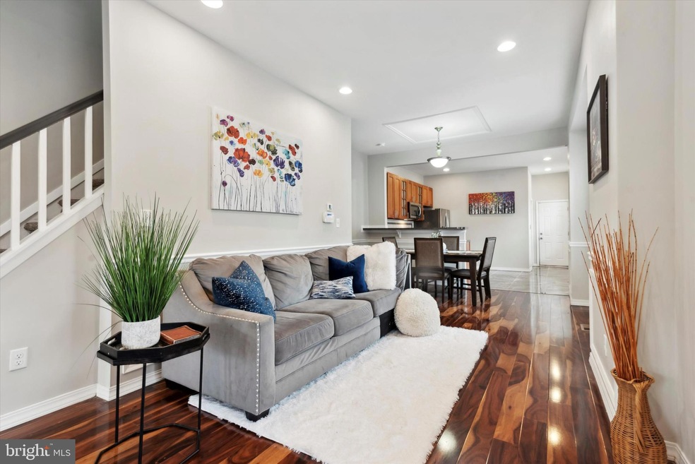 618 E Woodlawn St, Philadelphia, PA 19144 - photo 1