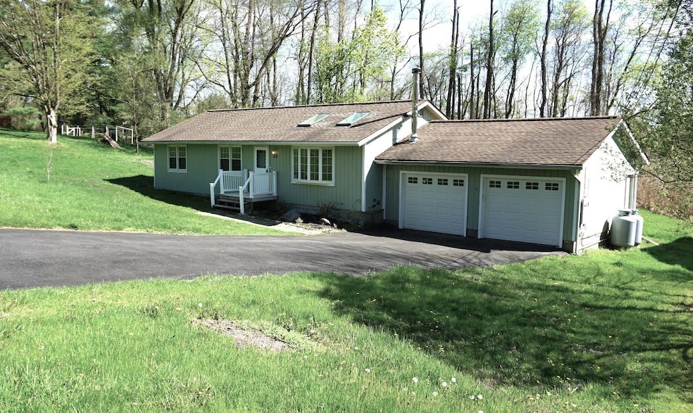 10 Aspinwall Rd, Red Hook, NY 12571 - photo 1