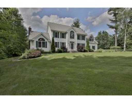 10 Carousel Ct, Londonderry, NH 03053 - photo 1