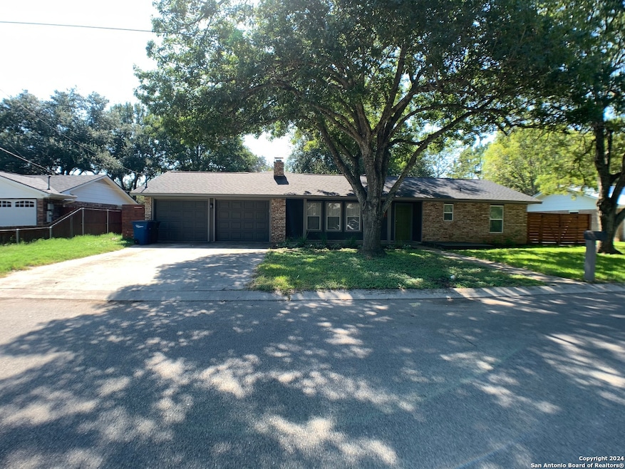 1360 Poppy Ln, New Braunfels, TX 78130 - photo 1