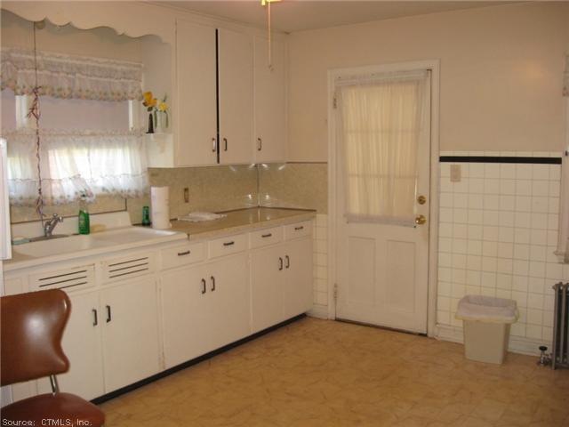 283 Clinton St, New Britain, CT 06053 - photo 1