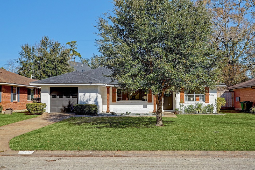 2302 Cheshire Ln, Houston, TX 77018 - photo 1