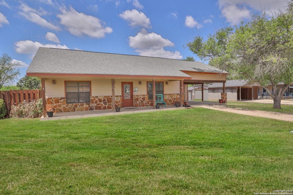 712 County Road 4402, Hondo, TX 78861 - photo 1