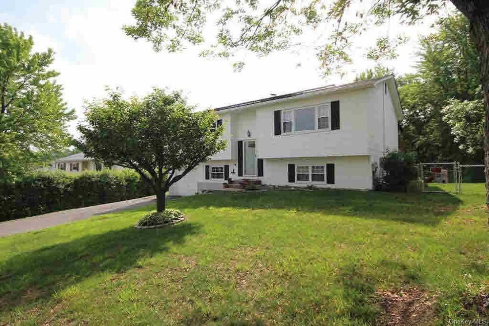 101 Rolling Meadows Rd, Middletown, NY 10940 - photo 1