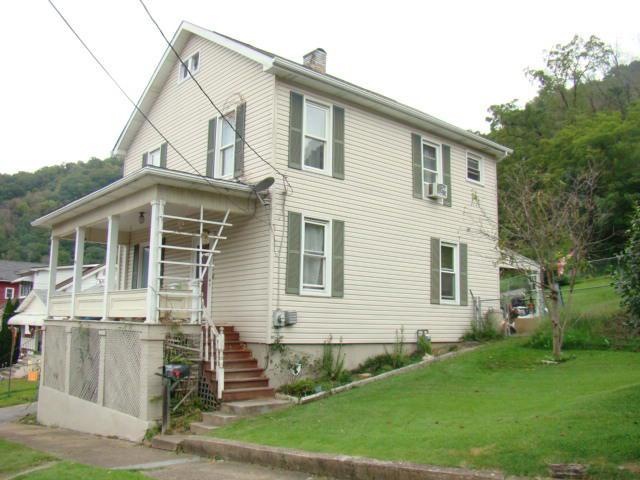 1422 Temple St Hinton, WV 25951