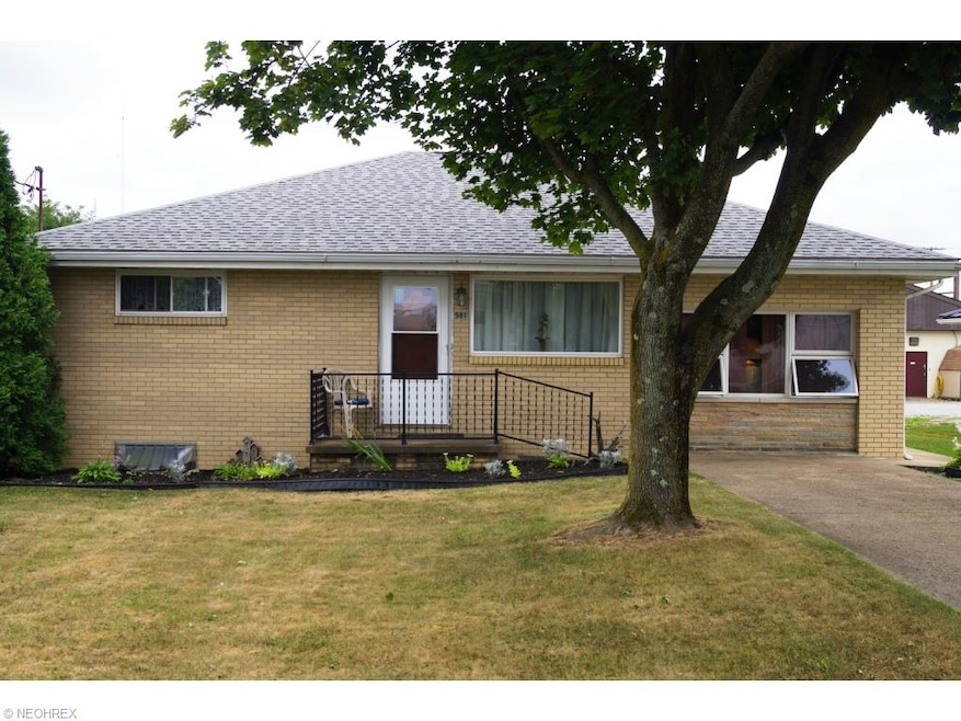 WELCOME! TO 581 6TH ST, ONE LEVEL ALL BRICK RANCH