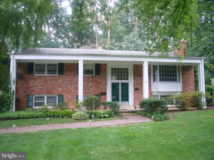 9115 Hamilton Dr, Fairfax, VA 22031 - photo 1