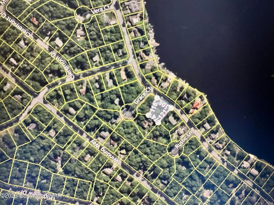 197 Waterfront Dr, Coolbaugh Township, PA 18466 - photo 1