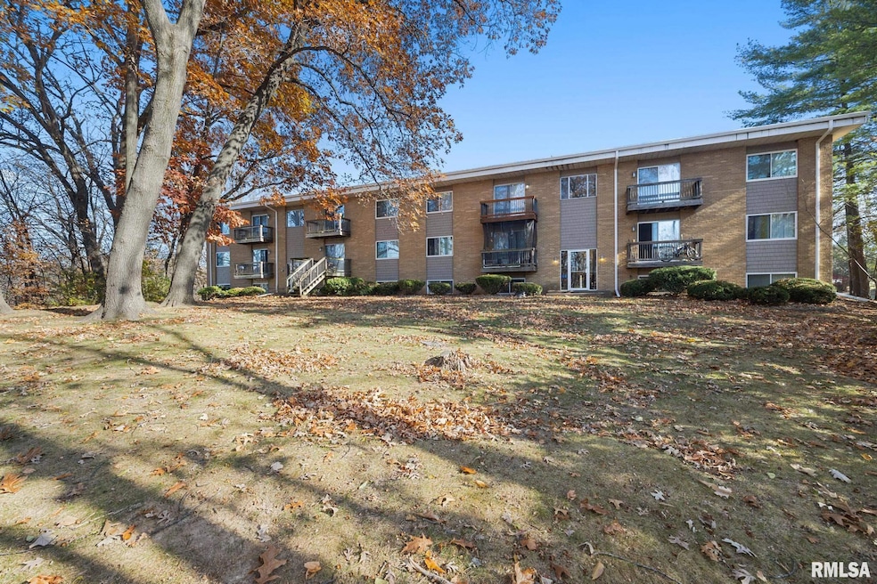 2913 W Cannes Dr unit C, Peoria, IL 61615 - photo 1