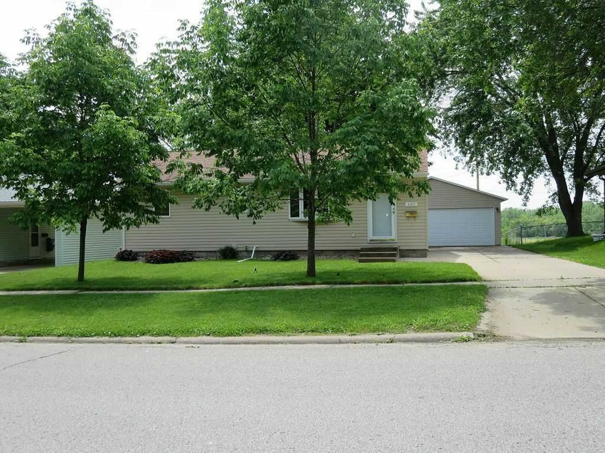 2103 Downing Ave, Waterloo, IA 50701 - photo 1