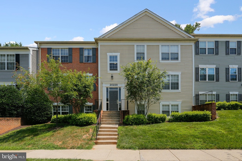 20229 Shipley Terrace unit 3-B-201, Germantown, MD 20874 - photo 1