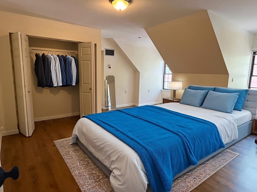 324 Washington St unit 301, Wellesley Hills, MA 02481 - photo 1