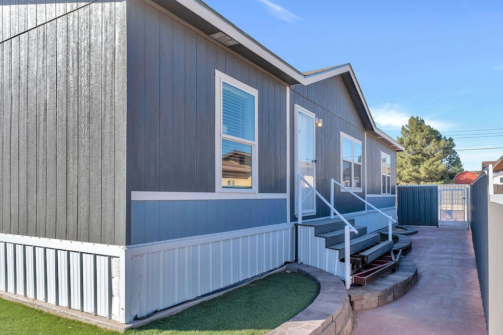 203 N 10th St, Carlsbad, NM 88220 - photo 1