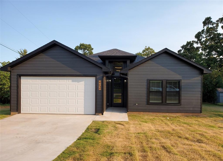 424 E Burrell St, Denison, TX 75021 - photo 1