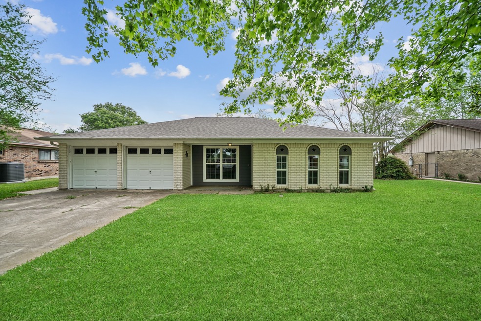 1101 Southbend Dr, Alvin, TX 77511 - photo 1