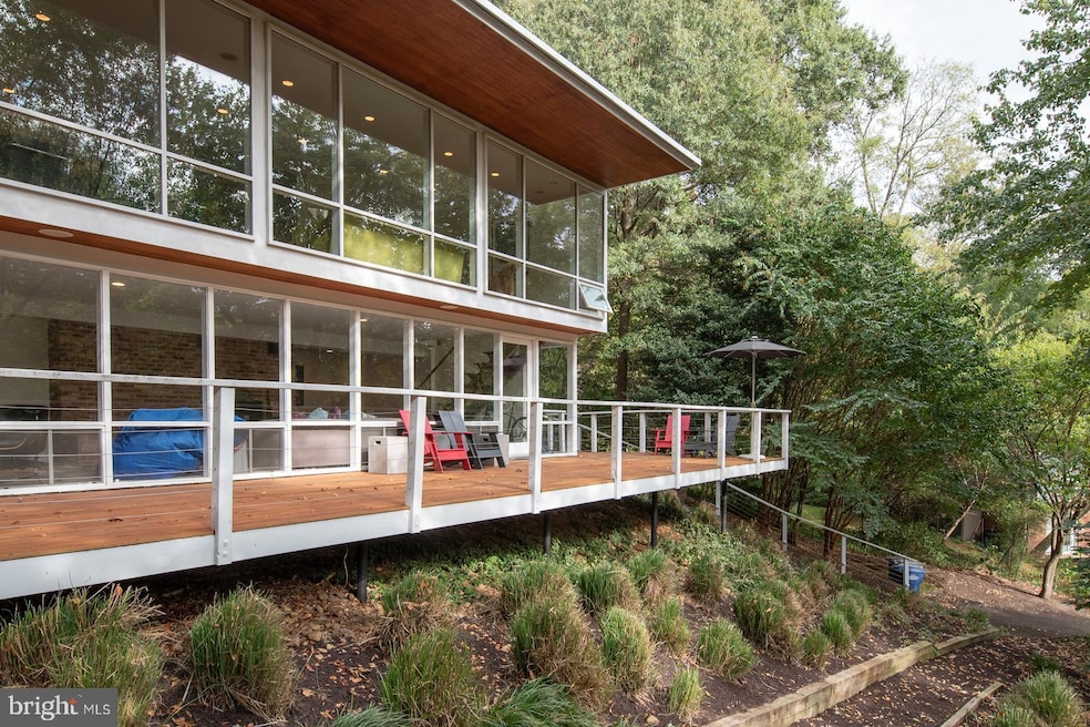 2212 Whiteoaks Dr, Alexandria, VA 22306 - photo 1