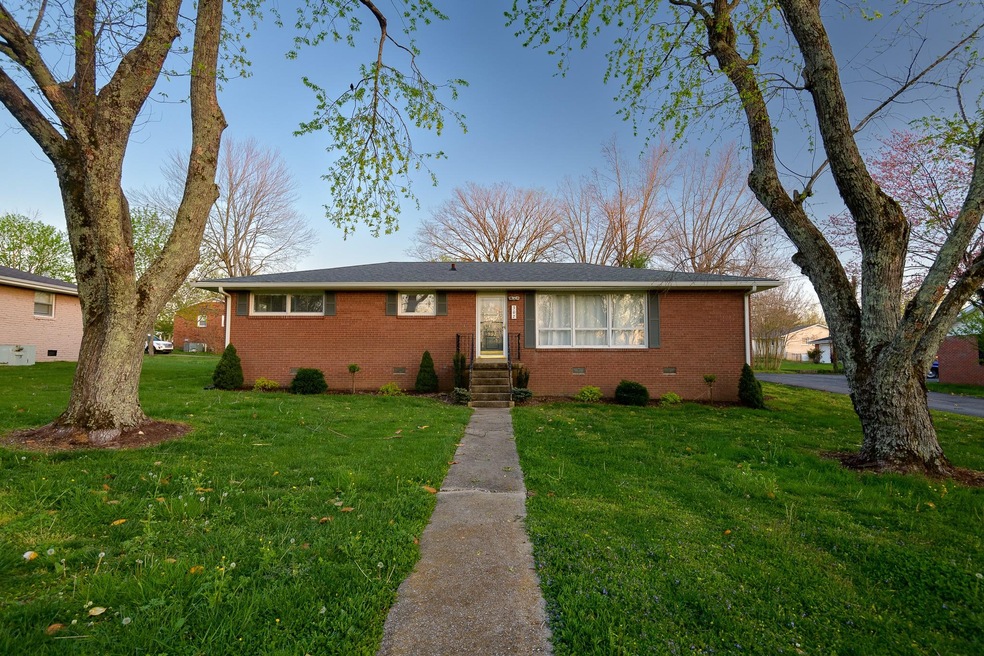 302 Fairlane Dr, Shelbyville, TN 37160 - photo 1