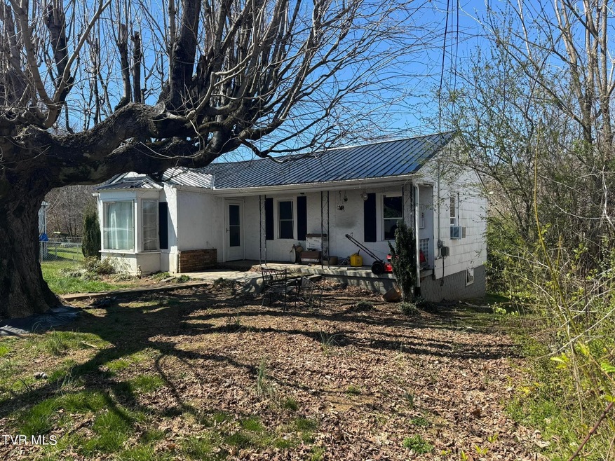 211 Young St, Johnson City, TN 37601 - photo 1