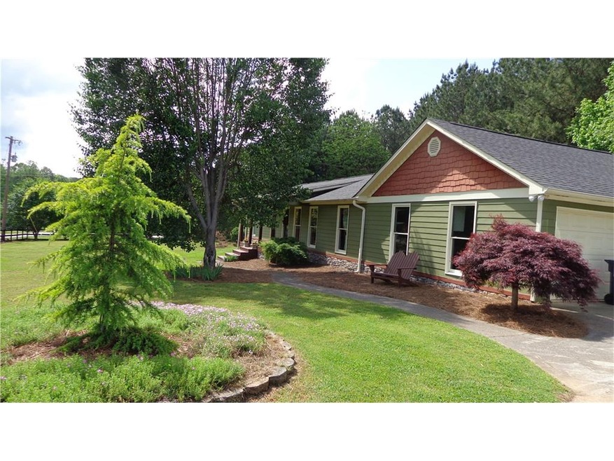 Fabulously renovated ranch in excellent condition!