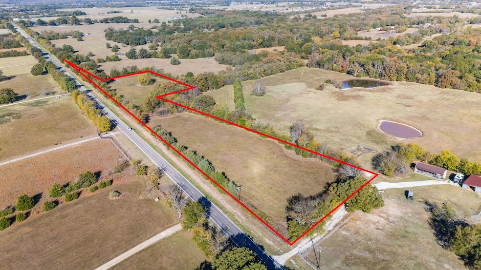 154 N Side Square, Cooper, TX 75432 - photo 1