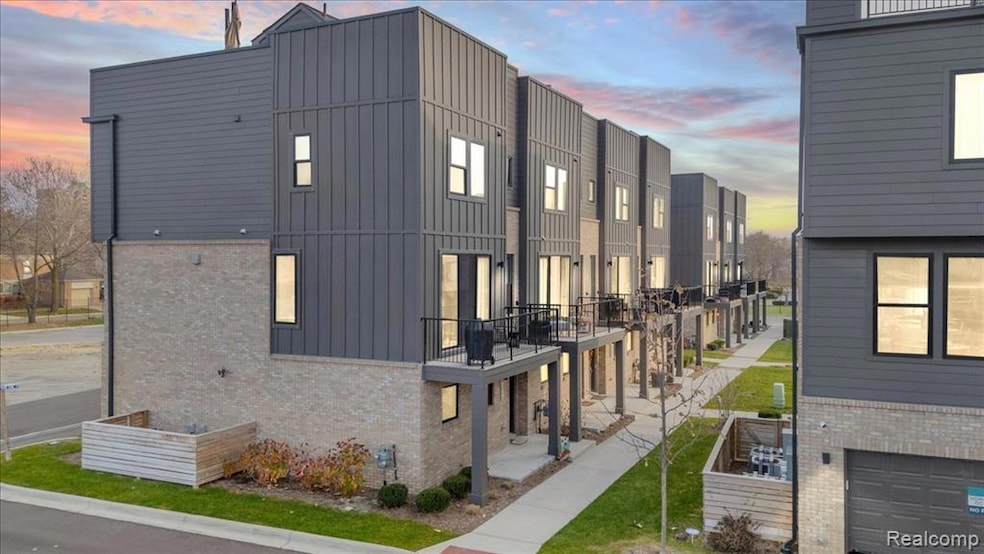 1061 Hampton Cir, Detroit, MI 48207 - photo 1