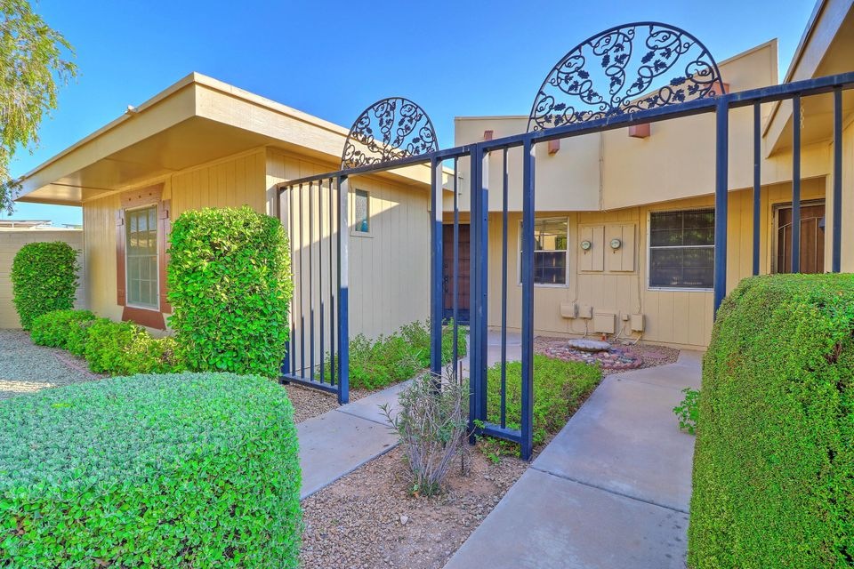 10460 W Palmeras Dr unit 39, Sun City, AZ 85373 - photo 1