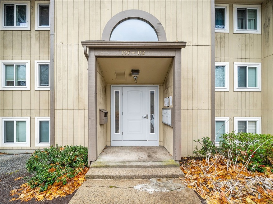 400 New River Rd unit 112, Manville, RI 02838 - photo 1