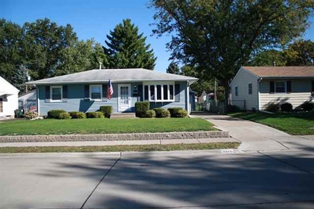2202 W 35th St, Davenport, IA 52806 - photo 1