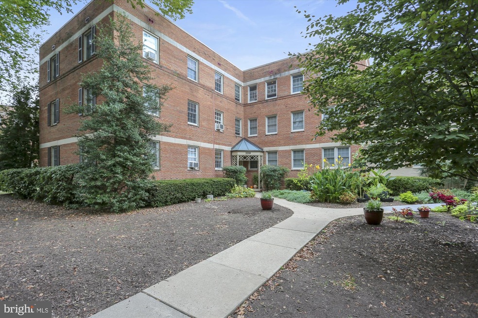 2219 Washington Ave unit 302, Silver Spring, MD 20910 - photo 1