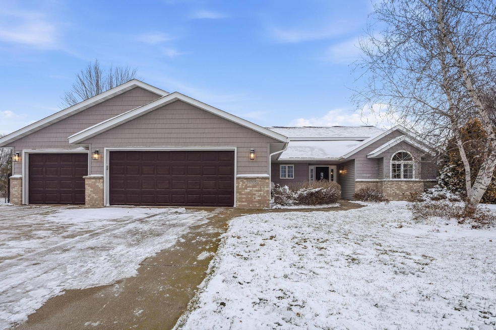 1705 Vale Ct, Faribault, MN 55021 - photo 1