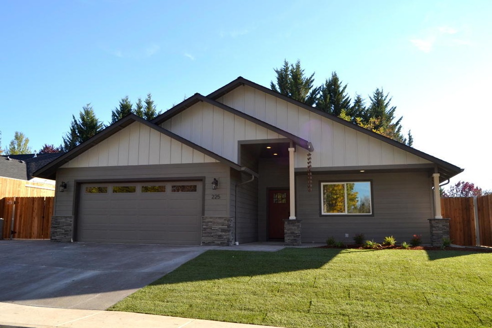 225 SE Sand Canyon Ln, Grants Pass, OR 97527 - photo 1