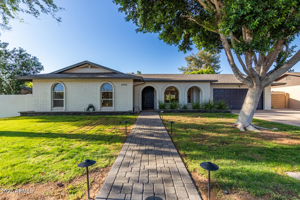 2002 E Apollo Ave
