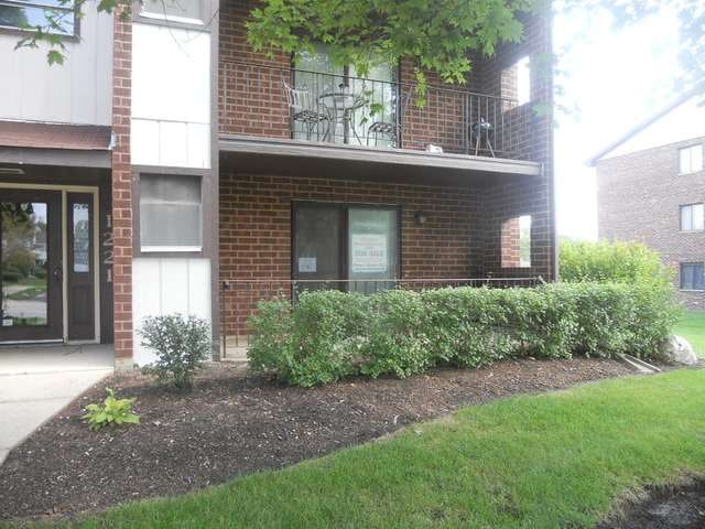 1221 Chalet Rd unit 100, Naperville, IL 60563 - photo 1