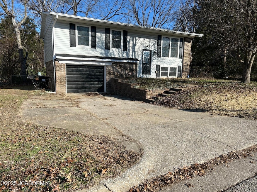 5018 Bagnall Dr, Jefferson City, MO 65109 - photo 1