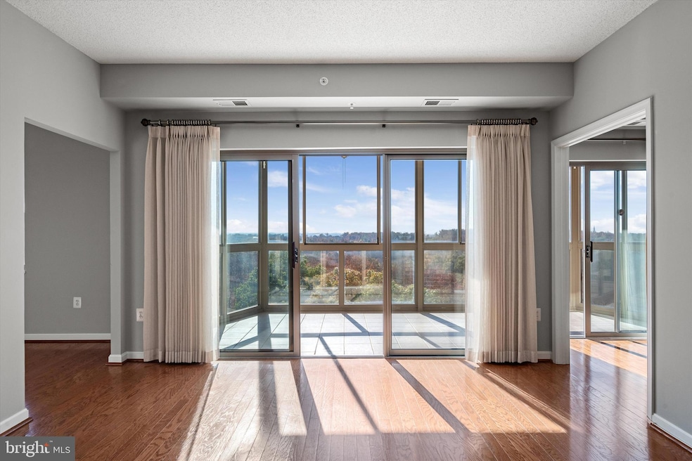 Blue Ridge at Lansdowne Woods unit 806, Leesburg, VA 20176 - photo 1