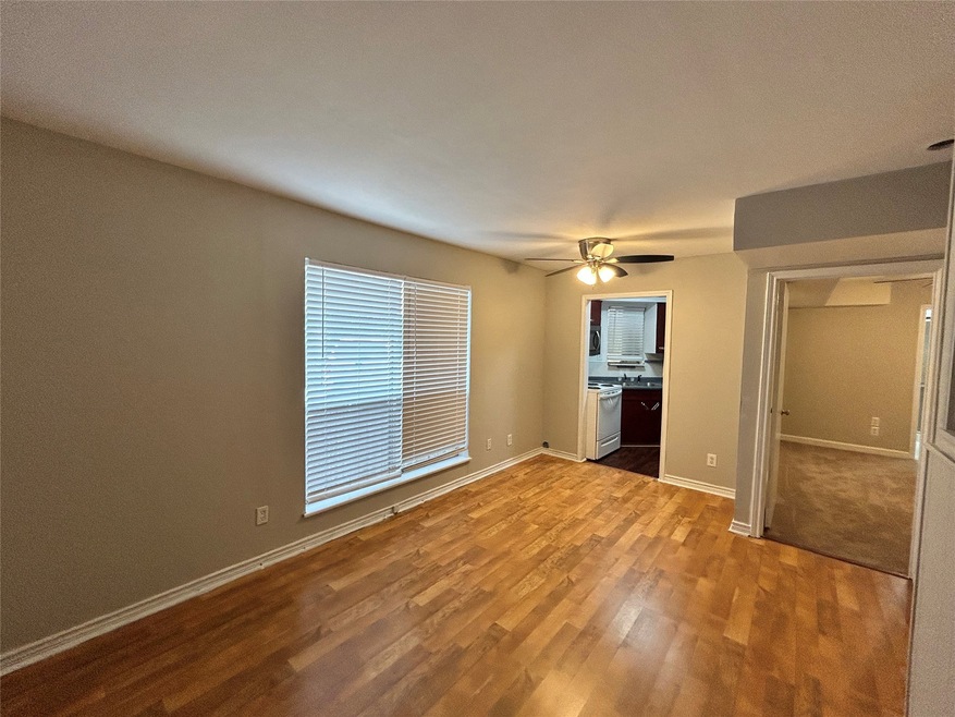 1412 Hawthorne St unit 4, Houston, TX 77006 - photo 1