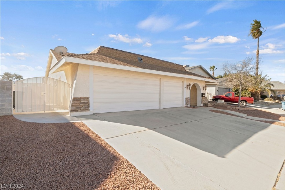 Beautiful 1-story home with 3-car garage in Spring