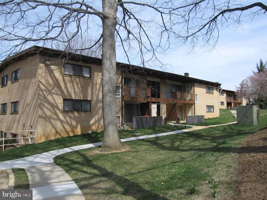 7815 Enola St unit 102, McLean, VA 22102 - photo 1