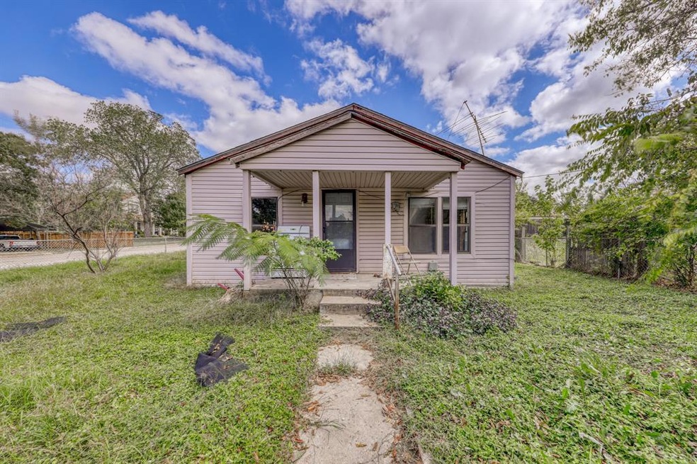 806 Liberty St, Weatherford, TX 76086 - photo 1