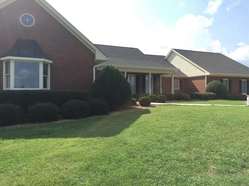 638 Boone Rd, Hoschton, GA 30548 - photo 1