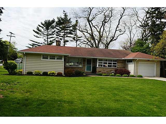 Exterior Front 498 Meadowbrook Drive