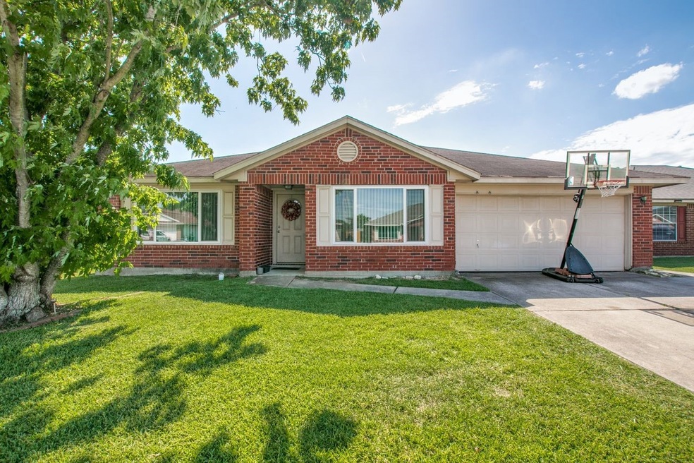 11026 Golden Fern Ct, Houston, TX 77075 - photo 1