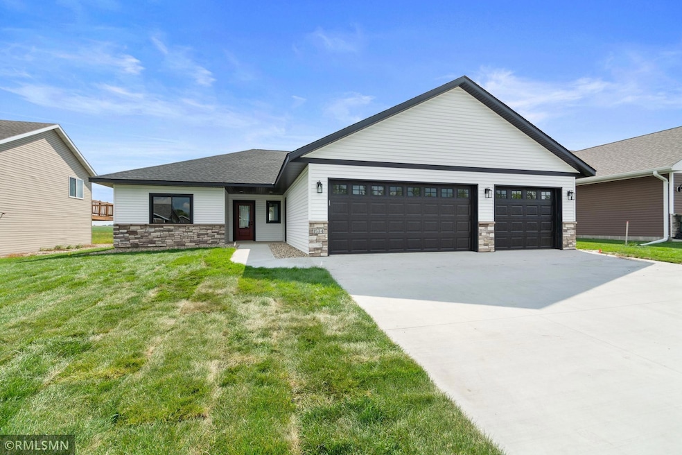 1534 9th Ave SW, Hutchinson, MN 55350 - photo 1