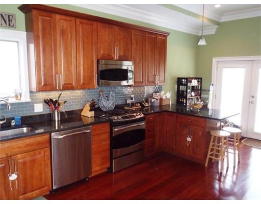 724 E 3rd St unit 3, Boston, MA 02127 - photo 1