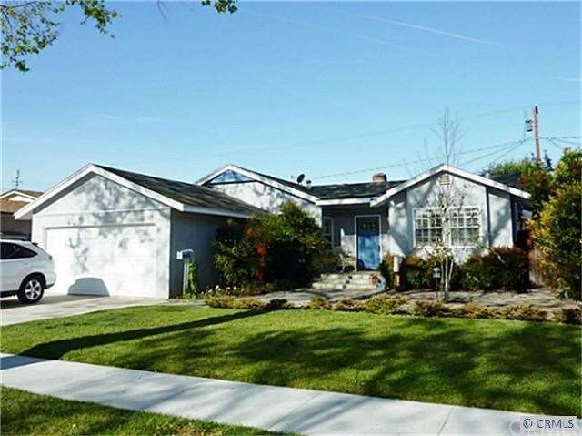 Great Location on beautiful tree lined street