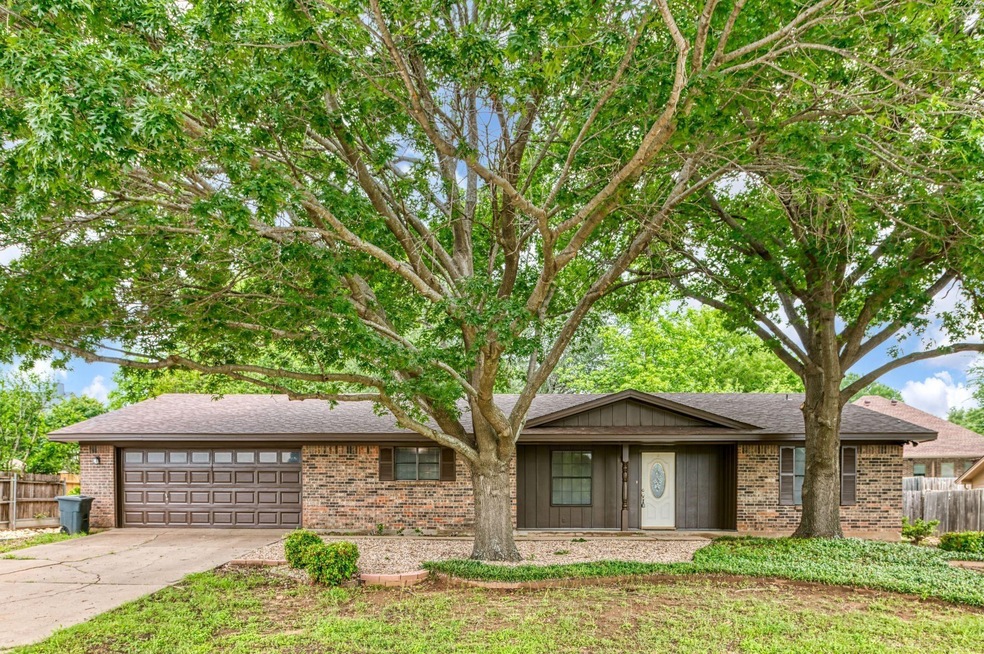 6203 Circo Dr, Granbury, TX 76049 - photo 1