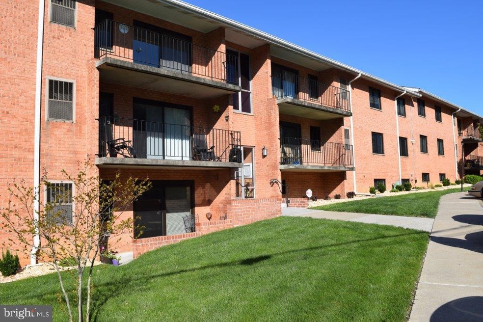 1745 Edgewood Hill Cir unit 202, Hagerstown, MD 21740 - photo 1