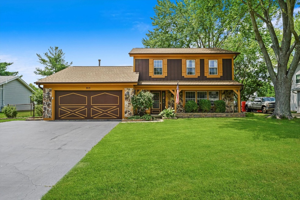 815 Red Coach Ln, Algonquin, IL 60102 - photo 1