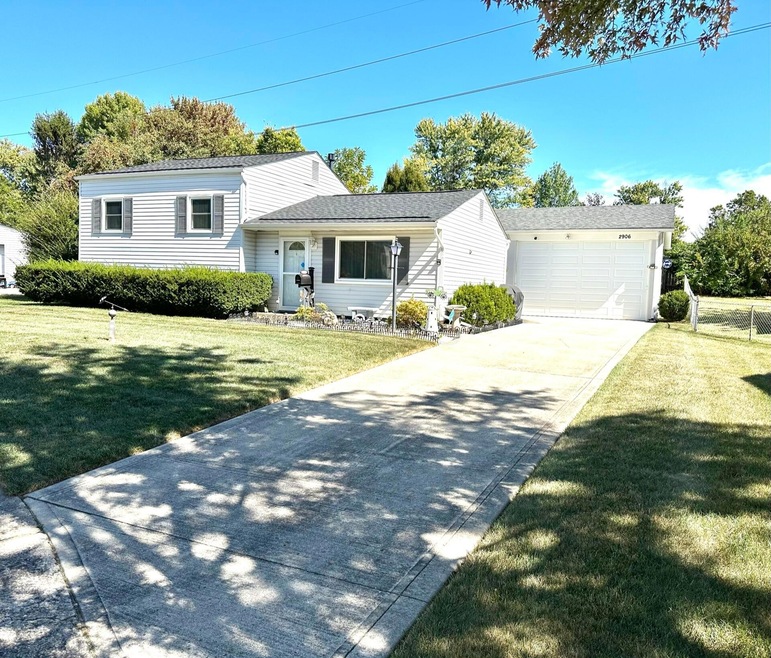 2906 Gentry Ln, Columbus, OH 43232 - photo 1